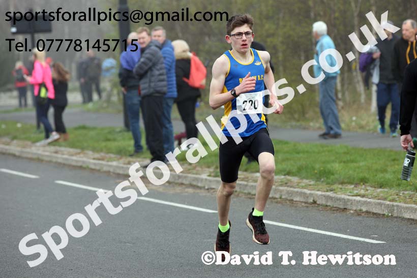 Boys and girls under-15s road race, 2019 Elswick Harirers Good Friday Road Relay, Newburn, Newcastle. Photo:  David T. Hewitson/Sports for All Pics